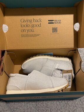 Toms Kids Slip-On Sneakers in Silver and Cream
